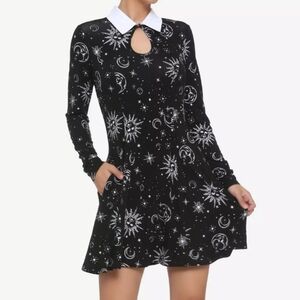 Hot Topic Black & White Celestial Keyhole Long-Sleeve Collared Dress. Size M